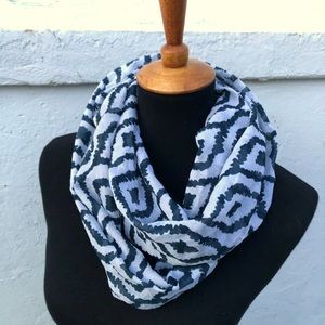 Abstract Infinity scarf
